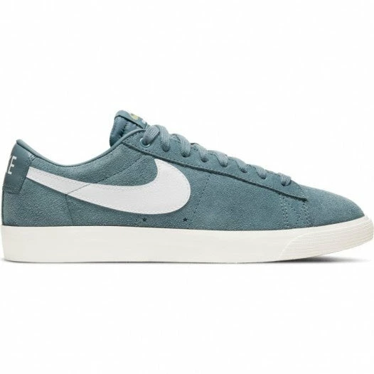 NIKE SB - ZOOM BLAZER LOW GT. OZONE BLUE / WHITE Trucks 1 NIKE SB - ZOOM BLAZER LOW GT. OZONE BLUE / WHITE Trucks