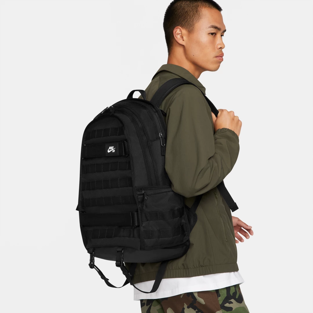 NIKE SB - RPM BACKPACK: SOLID BLACK Trucks 15 NIKE SB - RPM BACKPACK: SOLID BLACK Trucks
